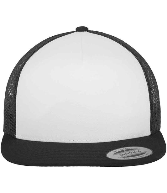 Cap Trucker Cyferbynnedd Flexfit